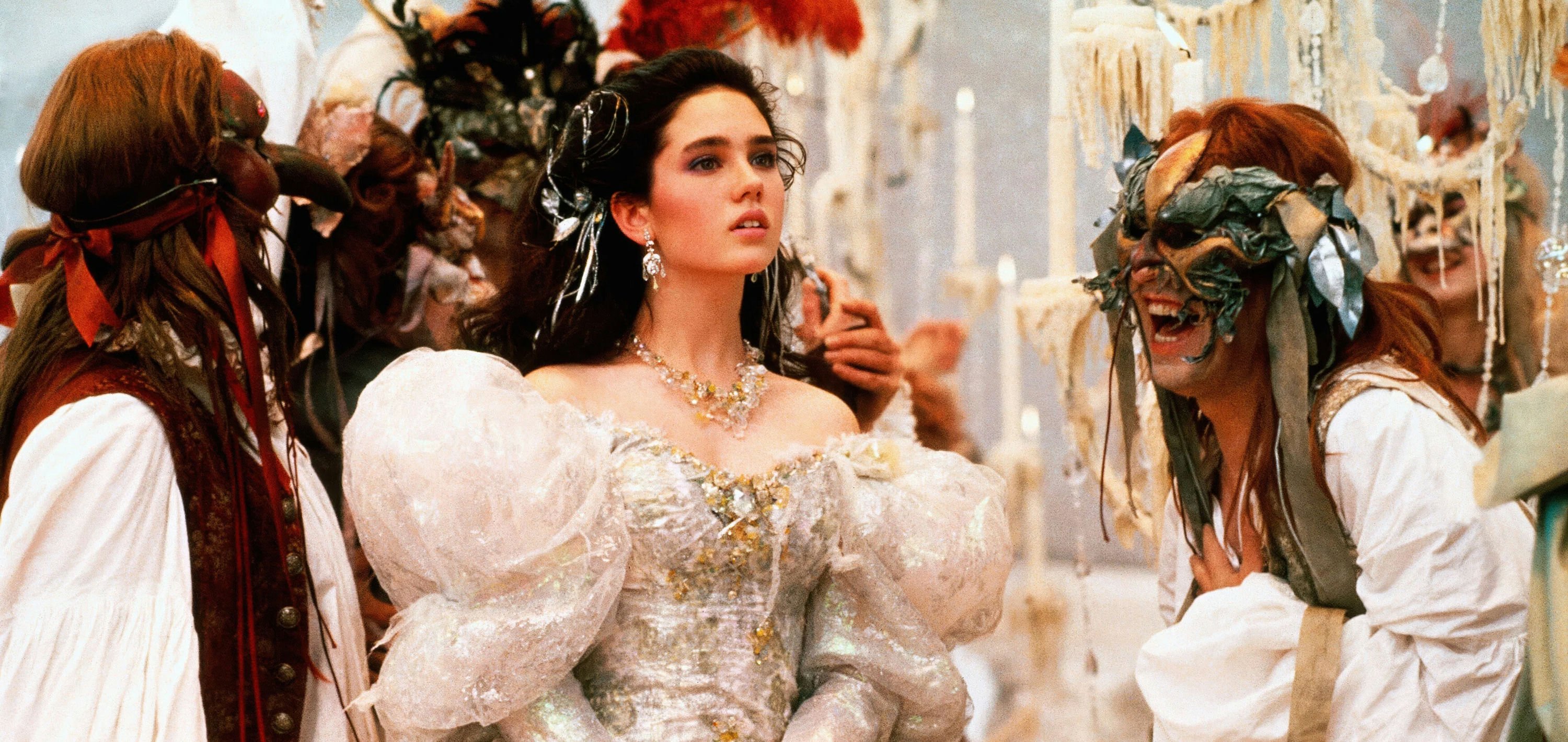 Labyrinth (2160x1023)