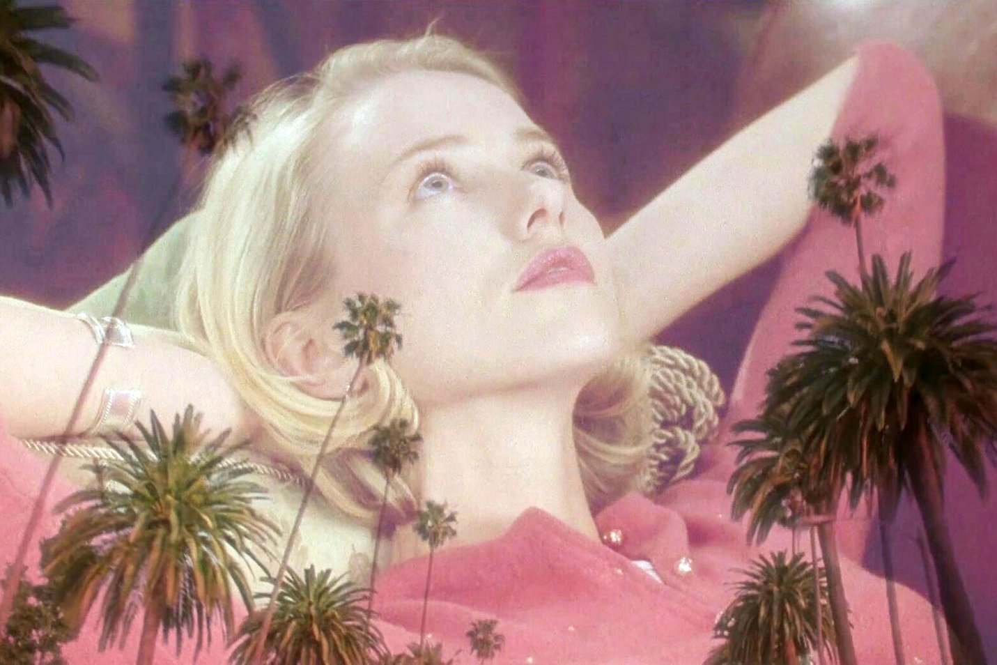 Naomi Watts in Mulholland Drive (2001) Naomi Watts in Mulholland Drive (2001)