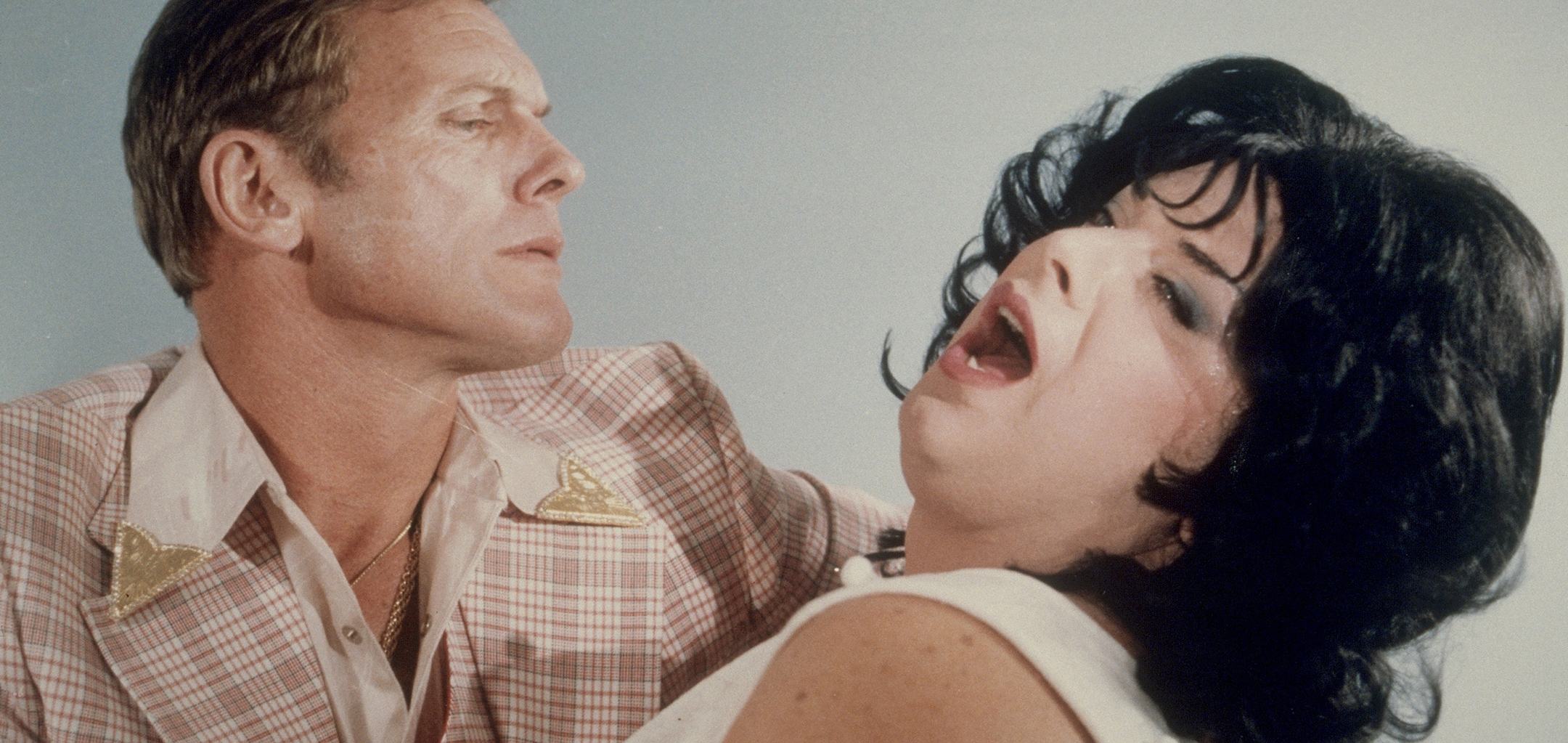 Polyester 2 2160x1023