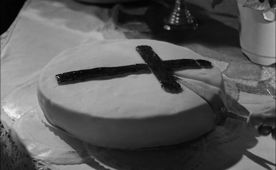 Cake with a cross on it in 'Loving Couples' (1964)