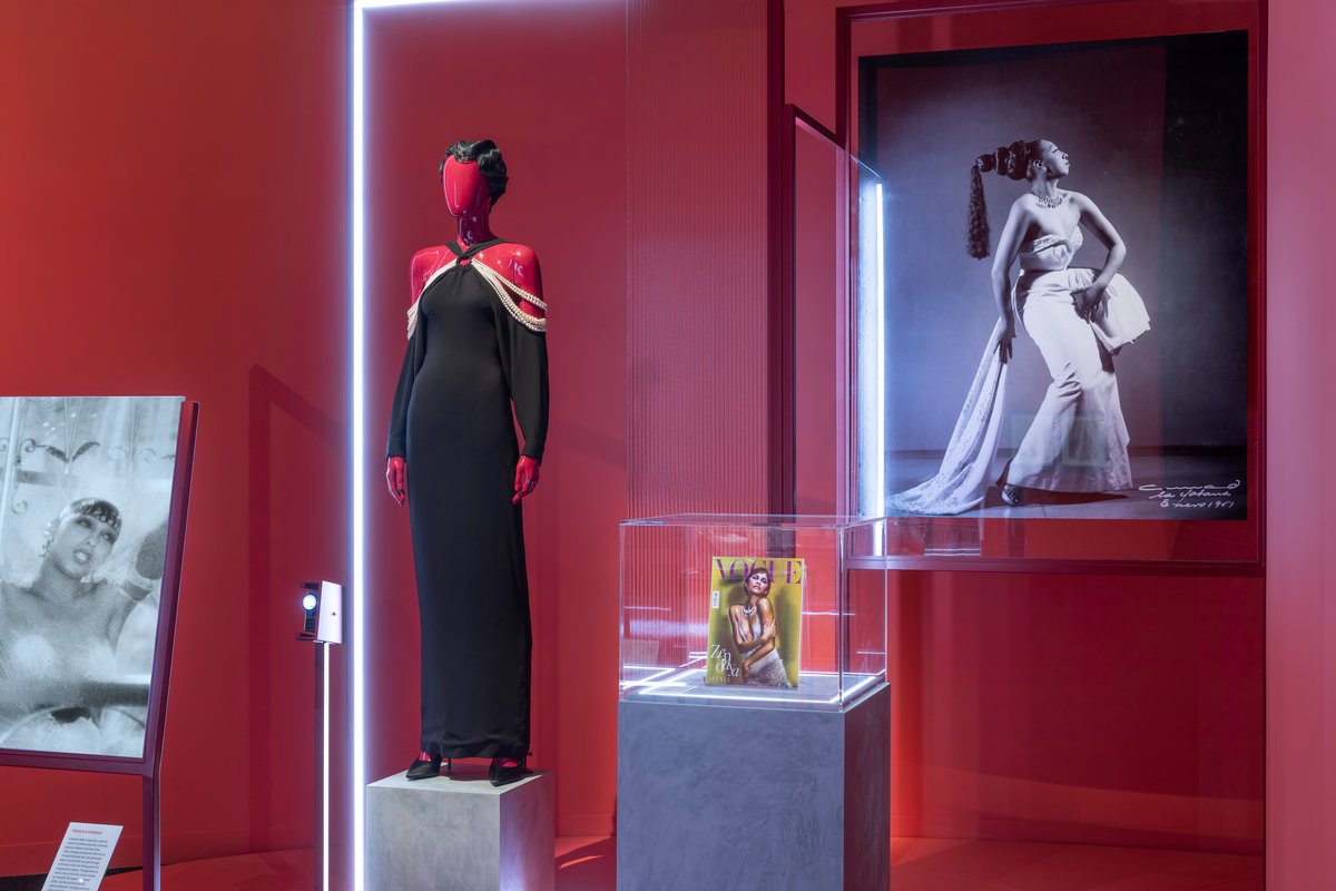 Weaponising glamour | ACMI collection | ACMI: Your museum of screen culture