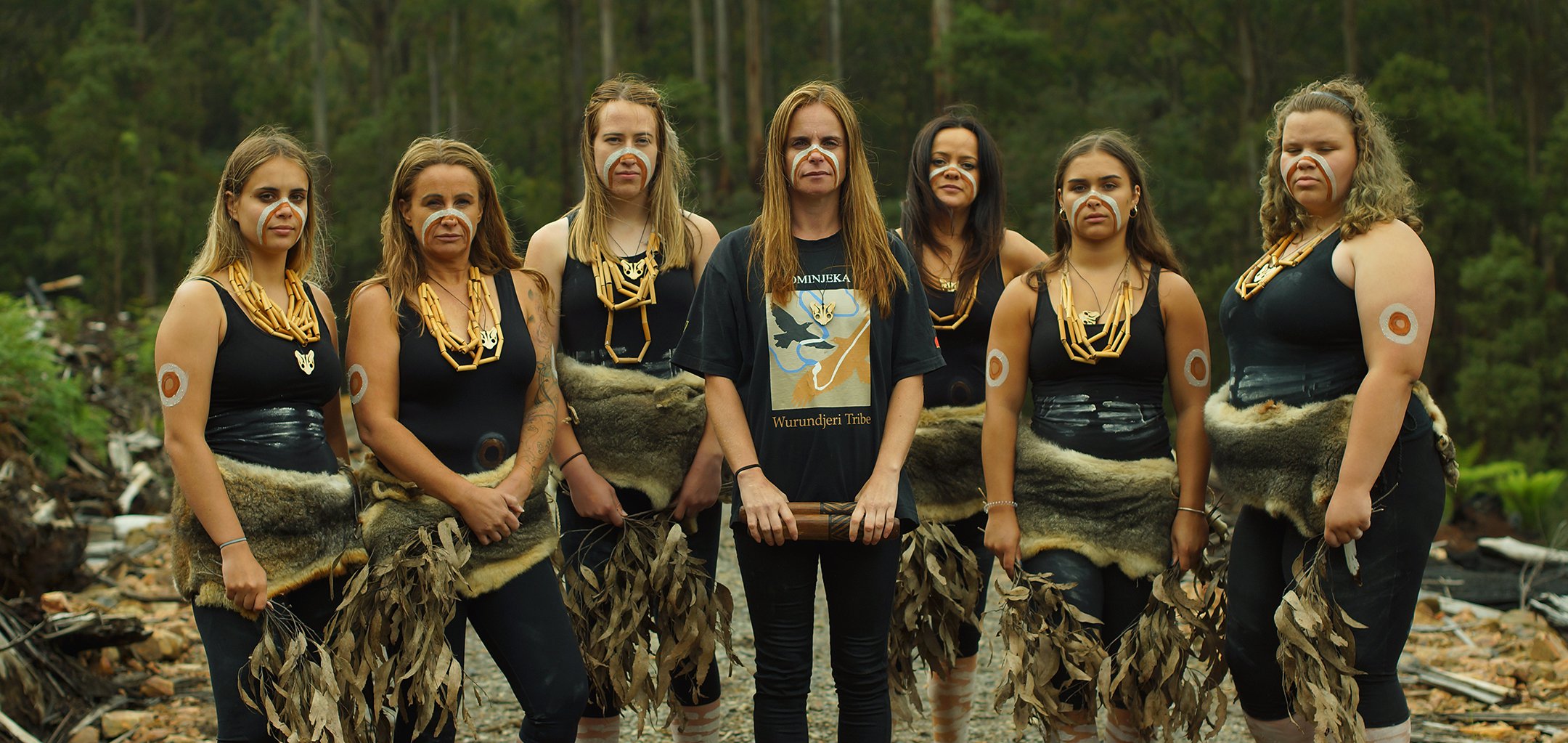 Djirri Djirri Dance Group / Lauren Hutchinson