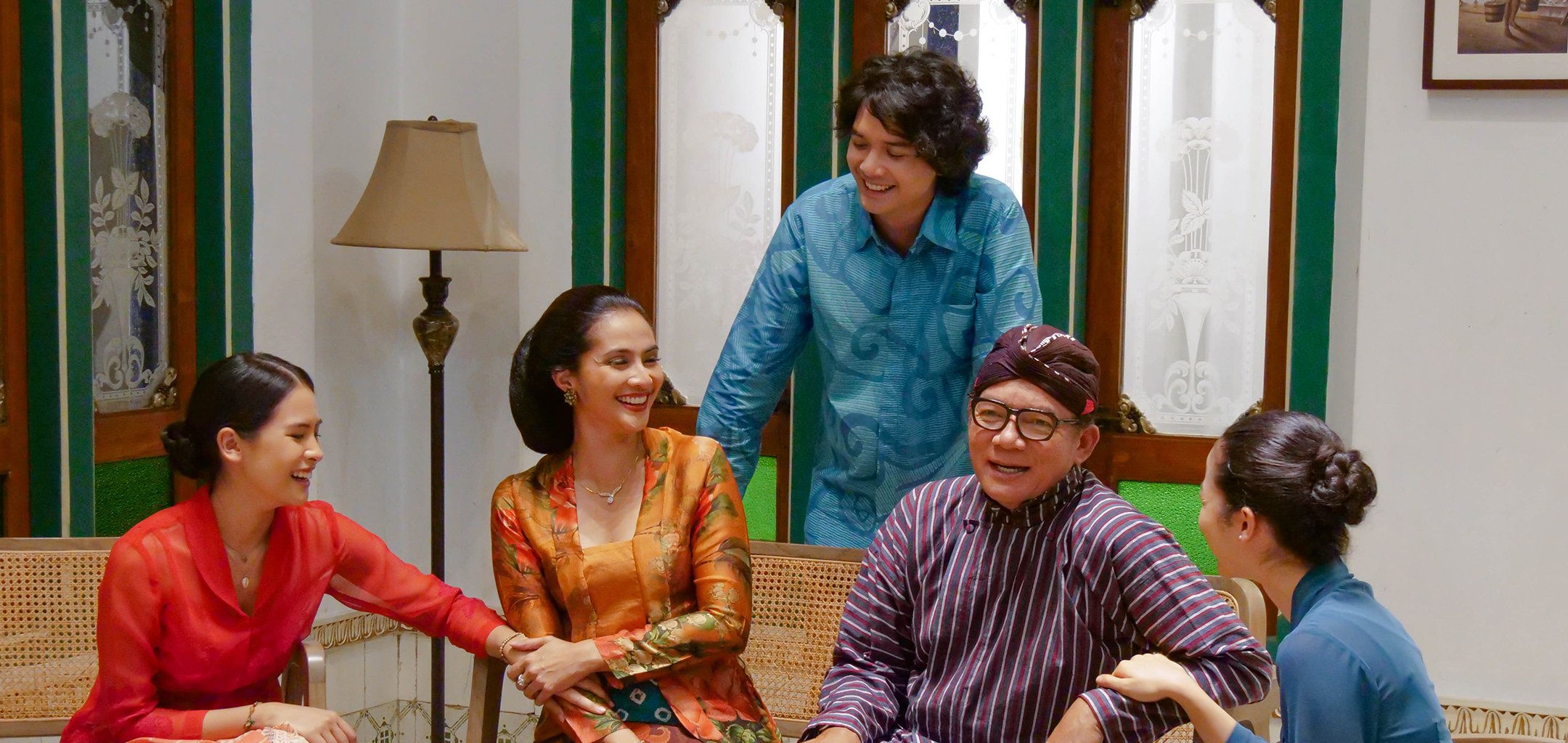 The Broto family in their living room, in a still from 'Losmen Bu Broto' (2021)
