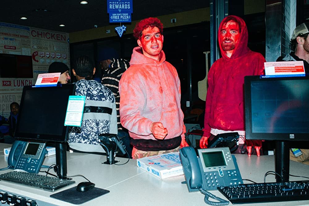 Robert Pattinson and Benny Safdie behind the scenes of 'Good Time' (2017)