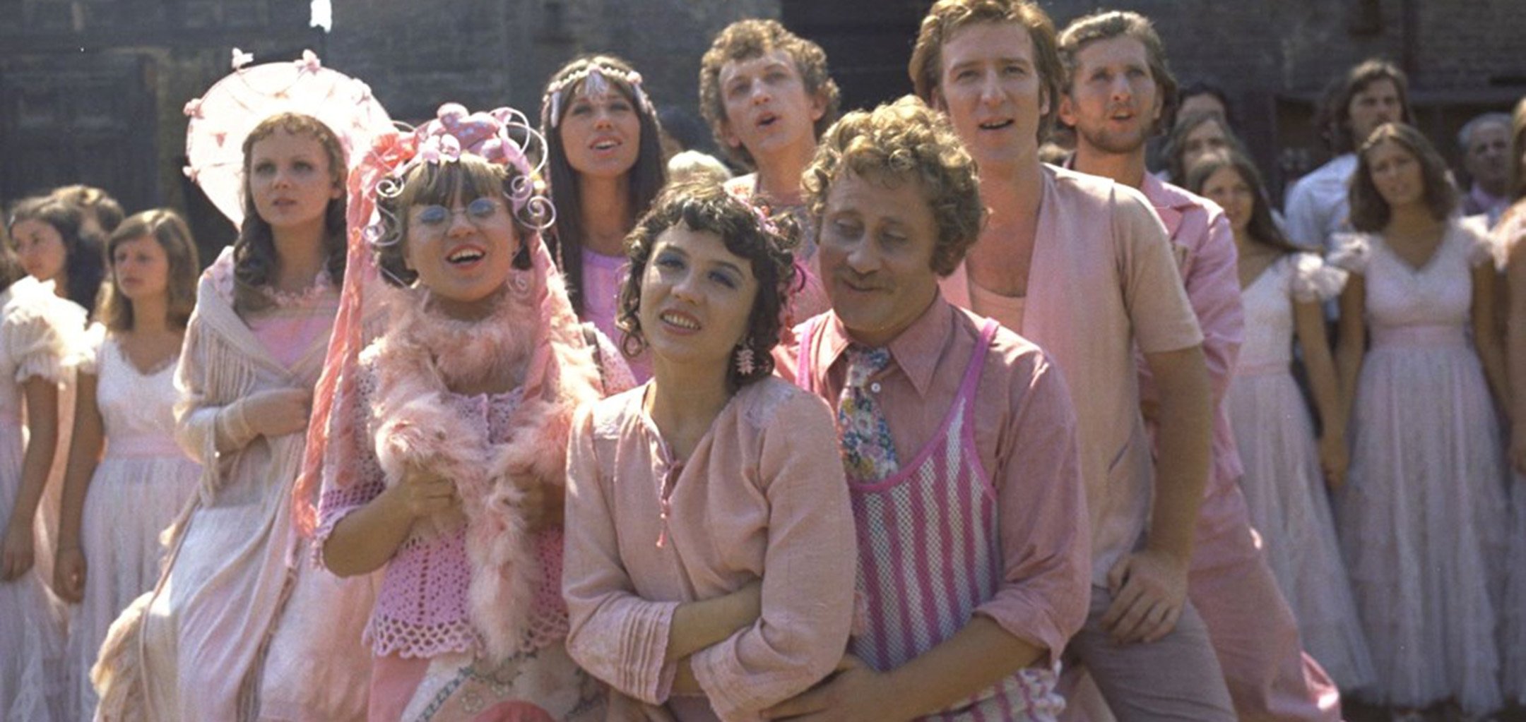 The cast of Singing on the Treadmill (1974)